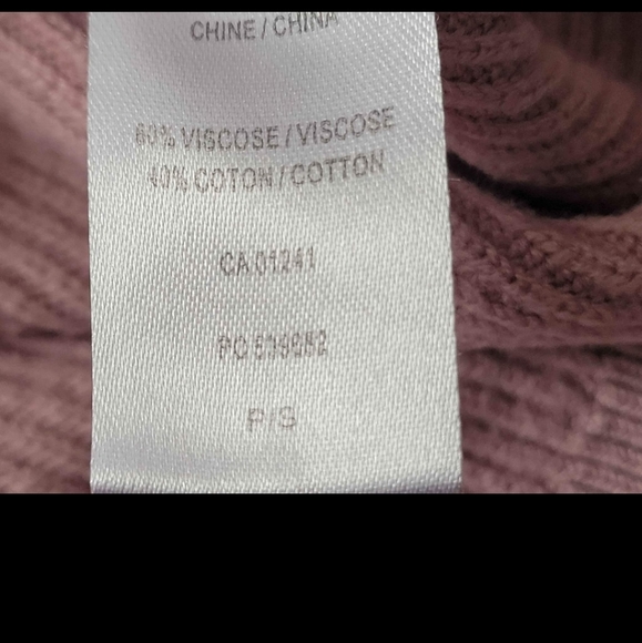 Cropped Sweater - Picture 4 of 4